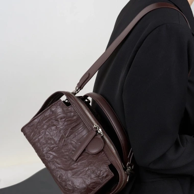 Túi Xách Nữ Đeo Chéo Boston Họa Tiết Dập Nhăn Size 24 - Cá Tính, Giá 1.099.000₫
