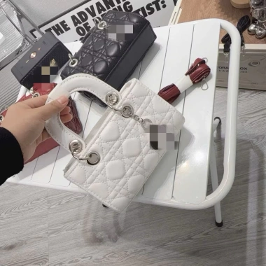 Túi xách nữ đeo chéo Lady dáng ngang da mềm màu đỏ đô hottrend giảm còn 99.000 VND