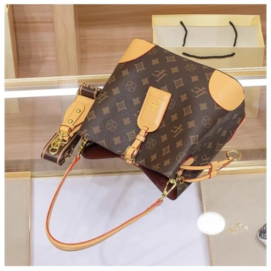 Túi xách nữ đeo chéo MX LUXURY MK04 công sở chơi, kèm gấu, giảm 16% còn 1.6tr