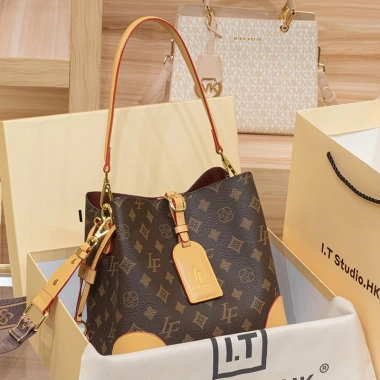 Túi xách nữ đeo chéo MX LUXURY MK04 công sở chơi, kèm gấu, giảm 16% còn 1.6tr