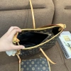 Túi xách nữ đeo vai, chéo họa tiết hoa nâu 2 size kèm ví HTM130 - 109.000₫ 2