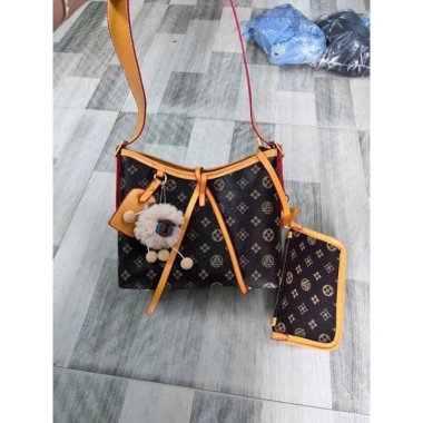 Túi xách nữ đeo vai, chéo họa tiết hoa nâu 2 size kèm ví HTM130 - 109.000₫ 9 Túi xách nữ đeo vai, chéo họa tiết hoa nâu 2 size kèm ví HTM130 - 109.000₫ 9