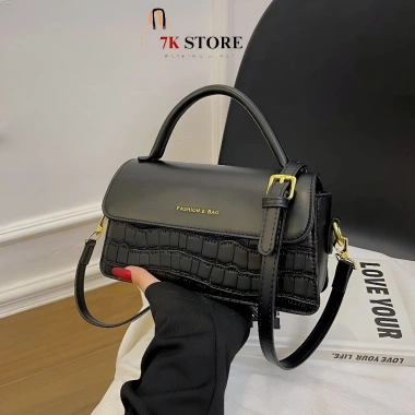 Túi xách nữ GIZEN TX15 đeo chéo da PU, thiết kế đơn giản, giá ưu đãi 209.000₫ 10 Túi xách nữ GIZEN TX15 đeo chéo da PU, thiết kế đơn giản, giá ưu đãi 209.000₫ 10