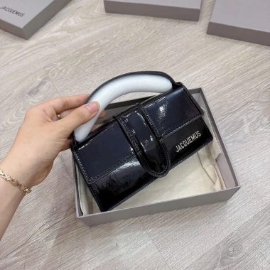 Túi xách nữ JACQUEMUS quai cầm tay đeo chéo - Hiện đại trẻ trung, cao cấp, giá 89.000₫ 3 Túi xách nữ JACQUEMUS quai cầm tay đeo chéo - Hiện đại trẻ trung, cao cấp, giá 89.000₫ 3