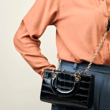 Túi Xách Nữ Lady Diana Đeo Chéo Vai - Thiết Kế Huyền Thoại Vân Da Cá Sấu Dập Nổi Size 18 - Giá 975.000 VND 2