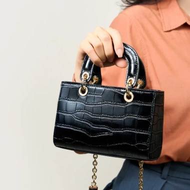 Túi Xách Nữ Lady Diana Đeo Chéo Vai - Thiết Kế Huyền Thoại Vân Da Cá Sấu Dập Nổi Size 18 - Giá 975.000 VND 3