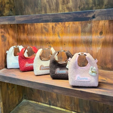 Túi xách nữ lông cừu 12cm ấm áp dễ thương, thiết kế nhỏ gọn tiện lợi cho Tết và đi chơi