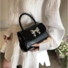 Túi xách nữ mini Hàn Quốc đeo vai chéo, tay cầm nơ size 17 - 47.000 VND 2