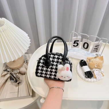 Túi xách nữ mini vintage Hàn Quốc DK460, dáng vòm caro lông xù, kèm charm gấu