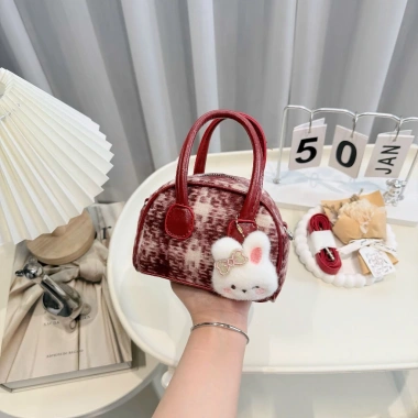 Túi xách nữ mini vintage Hàn Quốc DK460, dáng vòm caro lông xù, kèm charm gấu 9 Túi xách nữ mini vintage Hàn Quốc DK460, dáng vòm caro lông xù, kèm charm gấu 9