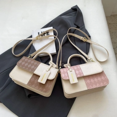 Túi xách nữ phối màu thời trang công sở dự tiệc đi làm, giảm giá 20% chỉ 63.000₫ 5 Túi xách nữ phối màu thời trang công sở dự tiệc đi làm, giảm giá 20% chỉ 63.000₫ 5