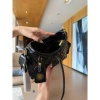 Túi xách nữ size 22-25 trần trám, da mềm, thiết kế tui hộp hai bên, đeo vai sang chảnh, giá 160k 7