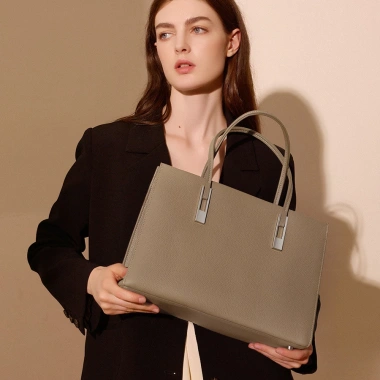 Túi Xách Tay Nữ Tote Da Công Sở Size 35 Đựng Laptop A4 - LADYSAM LDS2.305 1.115.000₫