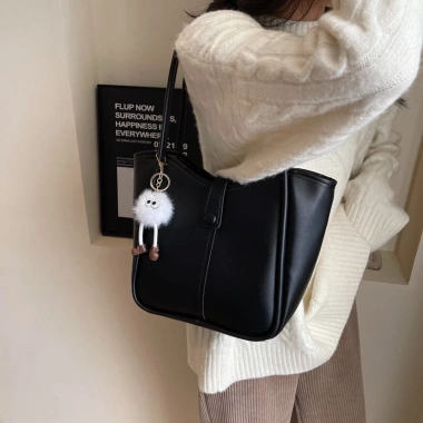 Túi xách tote nữ da PU cao cấp, hai quai basic, kèm charm gấu – Giá chỉ 169k 4