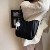 Túi xách tote nữ da PU cao cấp, hai quai basic, kèm charm gấu – Giá chỉ 169k 9