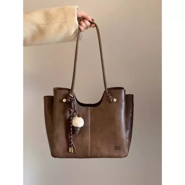 Túi xách tote nữ da PU công sở 3 ngăn kèm charm thanh lịch - Giá 139k