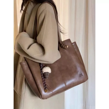 Túi xách tote nữ da PU công sở 3 ngăn kèm charm thanh lịch - Giá 139k 2 Túi xách tote nữ da PU công sở 3 ngăn kèm charm thanh lịch - Giá 139k 2