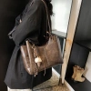 Túi xách tote nữ da PU công sở 3 ngăn kèm charm thanh lịch - Giá 139k 5