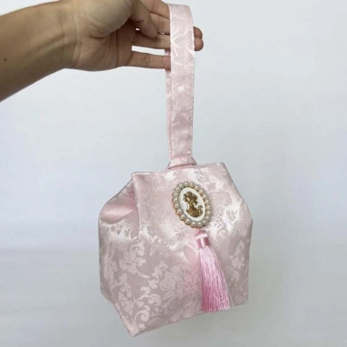 Túi xách Trung Quốc FUNG - Đeo cổ tay thắt nút tua rua, mặt dây chuyền hoa, túi đựng mỹ phẩm 88.236₫