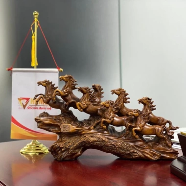 Tượng Bát Mã Truy Phong Mã Đáo Thành Công - Trang trí phòng khách, quà tân gia, khai trương, ưu đãi 644.400₫