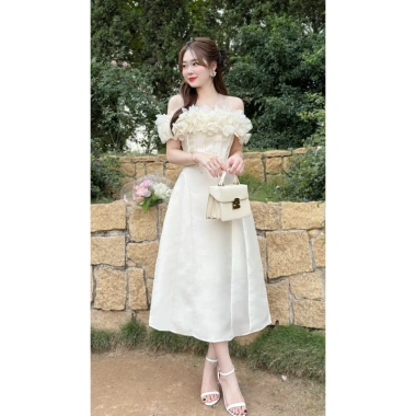 V416 Váy kem trễ vai cổ lưới dáng A xòe dài - CHÍNH HÃNG HALE Hà Thanh Boutique, chất Tafta, giảm giá 469k