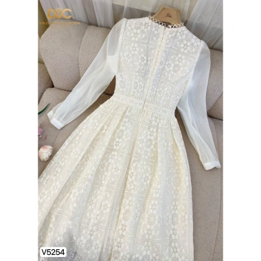 V5.254 Váy ren kem xòe dài tay tơ nữ tính - Dolce Viva Collection - Công sở 448k