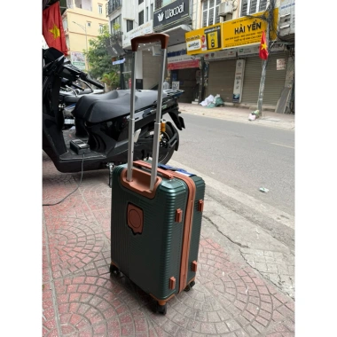 Vali Hùng Phát size 24 hàng chính hãng - Giá ưu đãi 390.000 VNĐ, bền đẹp, thiết kế thời trang 3 Vali Hùng Phát size 24 hàng chính hãng - Giá ưu đãi 390.000 VNĐ, bền đẹp, thiết kế thời trang 3