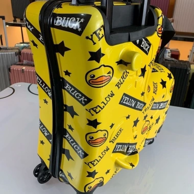 Vali Vịt Vàng Y Duck Yell Buck Kéo Ngồi Bé - Hàng Có Sẵn, Ảnh Thật, Giá 289.000₫ 3 Vali Vịt Vàng Y Duck Yell Buck Kéo Ngồi Bé - Hàng Có Sẵn, Ảnh Thật, Giá 289.000₫ 3