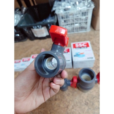 Van nhựa PVC SSC - Khóa nước tay đỏ phi 42,49,60 loại 1, giá sỉ 63.000đ giảm từ 77.490đ