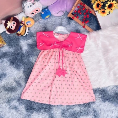 Váy bé gái cổ yếm cánh tiên màu hồng in họa tiết - siêu mềm mại, dễ thương, giá 162.500 VND