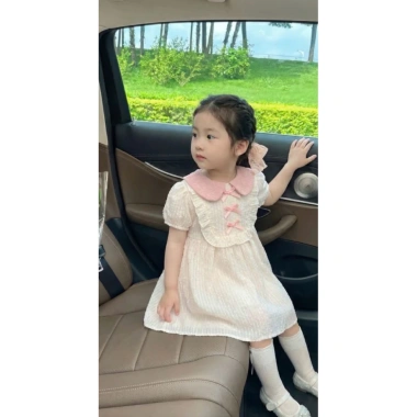Váy Bé Gái Tay Phồng Cổ Sen và Nơ Cotton Mềm Mại, Thoáng Mát - Giá chỉ 225.000đ
