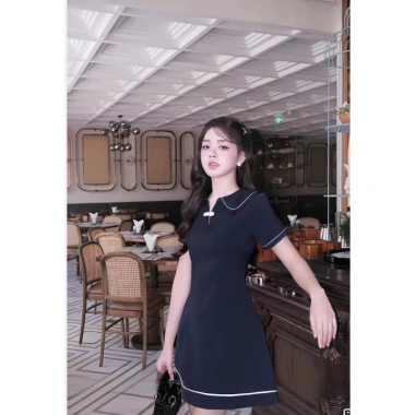 Váy công sở cổ bẻ viền nơ ngực tiểu thư thanh lịch maybecloset - Giá ưu đãi 268.999₫ 5 Váy công sở cổ bẻ viền nơ ngực tiểu thư thanh lịch maybecloset - Giá ưu đãi 268.999₫ 5