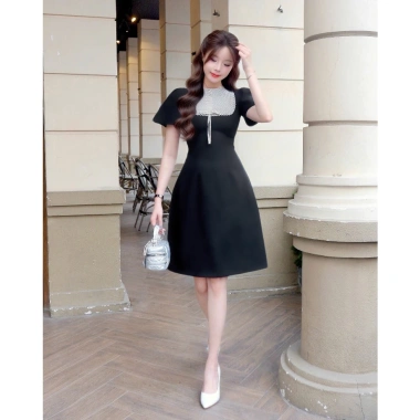 Váy đen chữ A tay ngắn Lux W – Thiết kế cao cấp, thanh lịch, giá 329.000₫