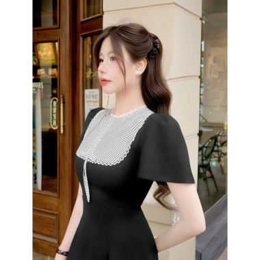 Váy đen chữ A tay ngắn Lux W – Thiết kế cao cấp, thanh lịch, giá 329.000₫