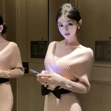 Váy dệt kim dài tay cổ V hồng kiểu Pháp nữ - giá ưu đãi 124.027 VND
