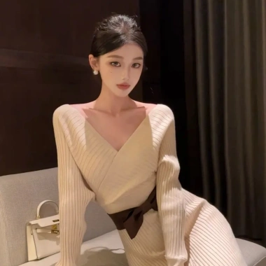 Váy dệt kim dài tay cổ V hồng kiểu Pháp nữ - giá ưu đãi 124.027 VND