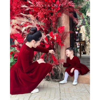 Váy Đôi Mẹ Bé Nhung Cứng Đỏ Form Xòe Anna và Chloe Size 8‑70kg - Phù Hợp Lễ Tết, Noel, Tiệc, Giá Giảm 260,000₫ 6