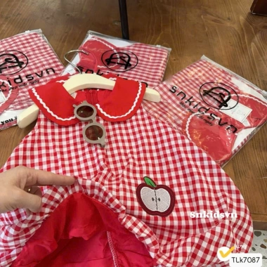 Váy hè bé gái caro dáng bí phồng thêu hình táo - size 10-20kg, giá ưu đãi 129k