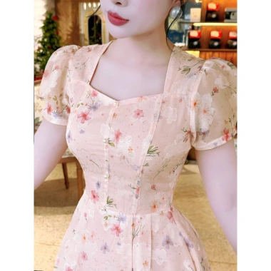 Váy hoa cổ vuông sang trọng, dáng xòe tay ngắn, thiết kế cao cấp W Cam Euro - chỉ 359k