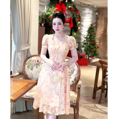 Váy hoa cổ vuông sang trọng, dáng xòe tay ngắn, thiết kế cao cấp W Cam Euro - chỉ 359k