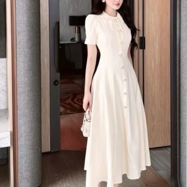 Váy kem dài cài nút thanh lịch cho công sở, xòe nhẹ tôn sang trọng, giá chỉ 378.000 VND