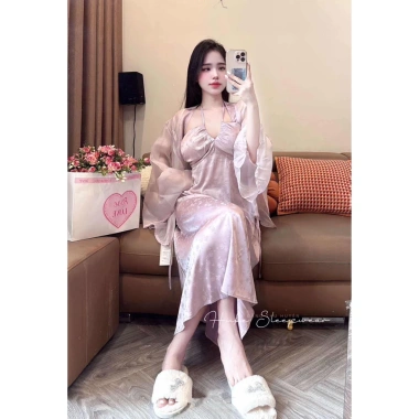 Váy ngủ áo choàng lụa tơ cổ yếm dài LyLy QC Loại 1 - Giá 595k Xíu Sleepwear 2 Váy ngủ áo choàng lụa tơ cổ yếm dài LyLy QC Loại 1 - Giá 595k Xíu Sleepwear 2