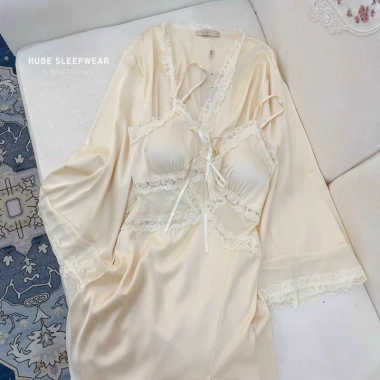 Váy ngủ cao cấp Lyly QC Loại 1 – Áo choàng lụa xẻ đùi, viền ren, dây nơ, chéo eo - Giá 655.000₫ 10 Váy ngủ cao cấp Lyly QC Loại 1 – Áo choàng lụa xẻ đùi, viền ren, dây nơ, chéo eo - Giá 655.000₫ 10