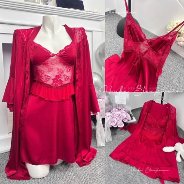 Váy ngủ lụa Hube Sleepwear đỏ phối ren, áo choàng eo béo, dáng xoè - giảm giá 485k