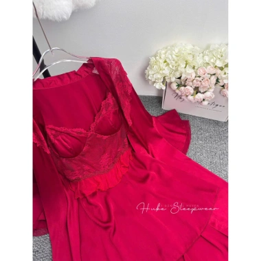 Váy ngủ lụa Hube Sleepwear đỏ phối ren, áo choàng eo béo, dáng xoè - giảm giá 485k 5 Váy ngủ lụa Hube Sleepwear đỏ phối ren, áo choàng eo béo, dáng xoè - giảm giá 485k 5