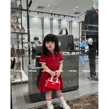 Váy polo hè Tini Kids cho bé gái màu đỏ, mềm mịn 8‑24kg, giảm còn 99.000đ