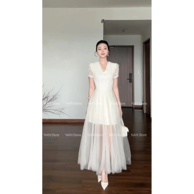 Váy ren cổ V ngắn phối lưới sang chảnh - giảm giá 22% chỉ 475k | NAN Store