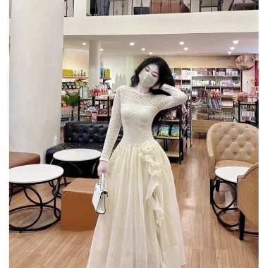 Váy ren phối tơ dài xẻ tà hoa, cổ tròn - Thời trang tiệc du lịch, giảm 20%
