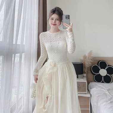Váy ren phối tơ dài xẻ tà hoa, cổ tròn - Thời trang tiệc du lịch, giảm 20%