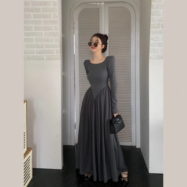 Váy thun dài tay xoè dáng dài khoét lưng V quyến rũ thời trang thu đông 2.022